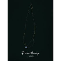 Pearl pendant necklace with a pendant in the