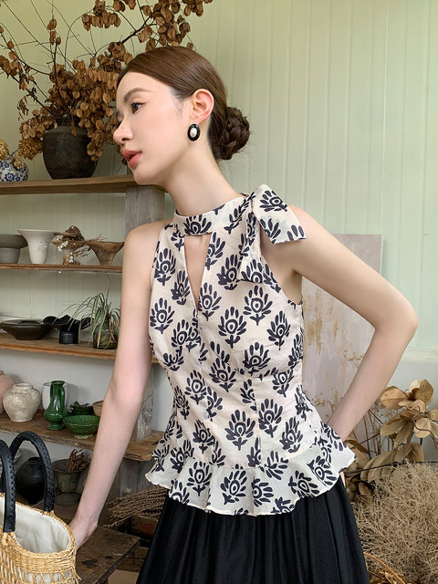 Xxning New Chinese Style V-Neck Hollow-Out Tie Halter Top for Women, Autumn New Slim Fit Elegant Blouse