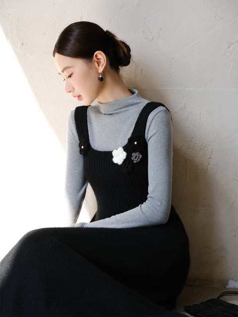 Xxning Floral Embellished Knitted Dress Vest Dress for Women 2025 Winter Elegant and Stylish Niche Fashion Dress