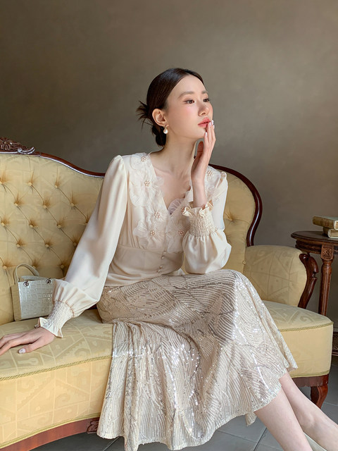 Xxning French Petal V-Neck Palace-Style Shirt for Women 2025 Autumn New Design Fairy-Like Top