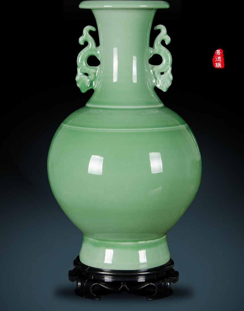 Jingdezhen ceramics antique green glaze ears of the reward bottle of classical Chinese style living room TV cabinet decoration rich ancient frame furnishing articles