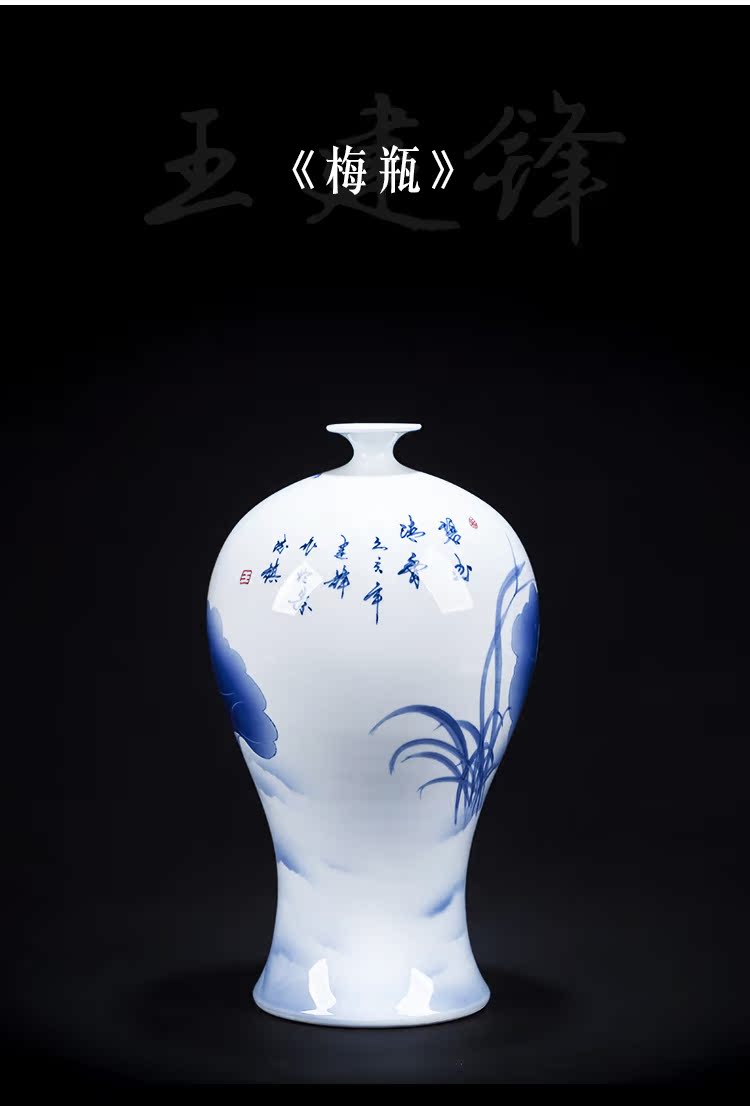 Jingdezhen ceramic hand - made of new Chinese blue and white porcelain vase pomegranate bottle place to live in the living room TV cabinet decoration