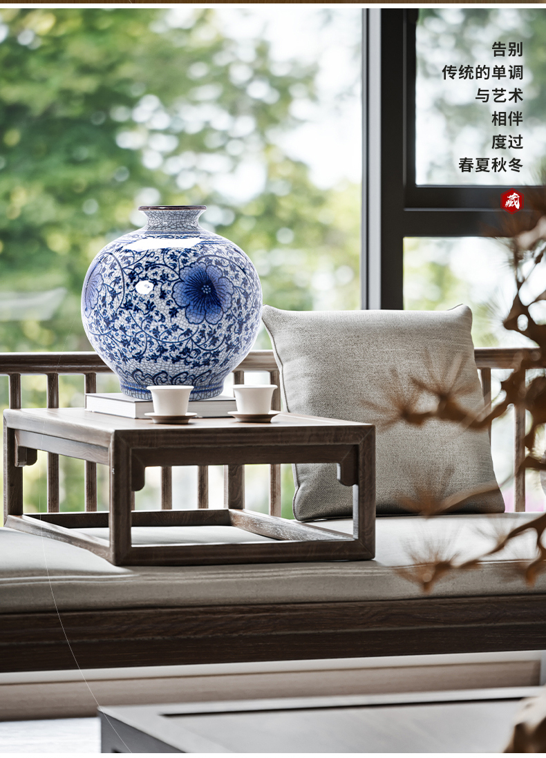Antique vase of blue and white porcelain of jingdezhen ceramics furnishing articles flower arranging Chinese rich ancient frame handicraft large living room