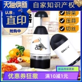 Нажмите на чеснок, похлопайте фрагменты ножа, избивайте чеснок и кухон