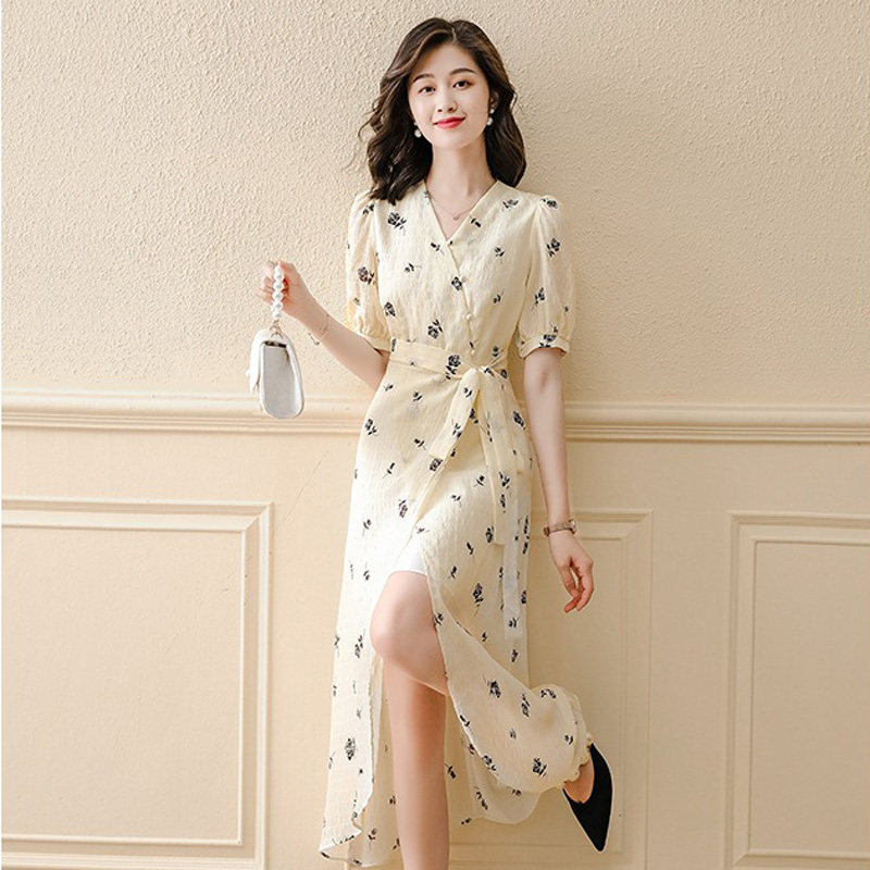 Chiffon dress women's summer 2022 new temperament mid-length version gentle wind V-neck floral royal sister light familiar skirt