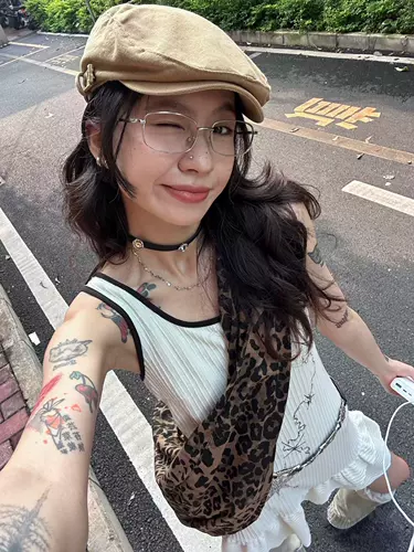 Rose Live2024 Новая леопардовая мода Универсальная мужчина и женщины складывания, церковь, глифные тела с глифом на плече