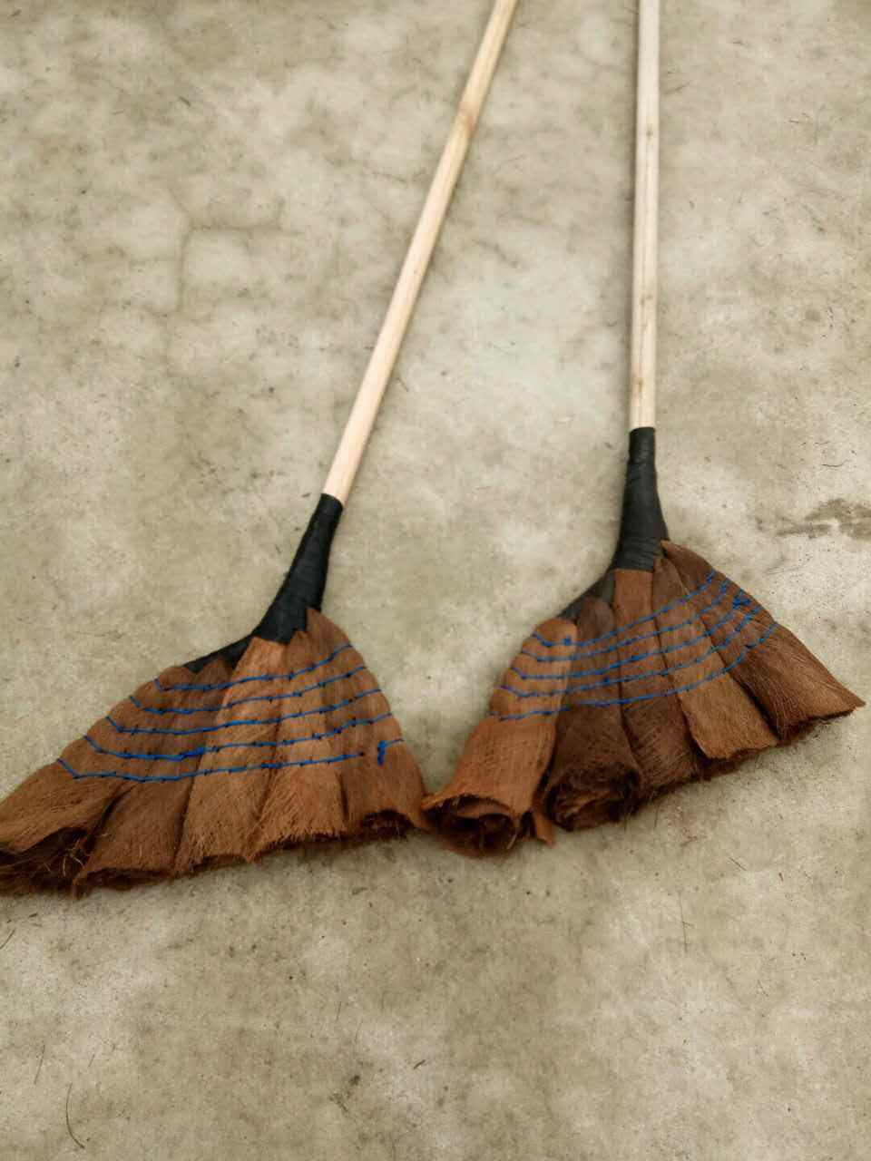 Plant soft hair broom brown sweep to sweep the sweeping broom strips brown mane sweeps without sticking to the hair broom