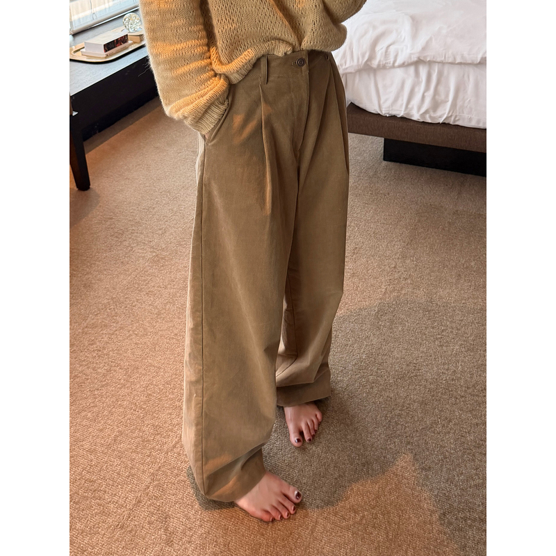 "Vintage Khaki Pants" Corduroy Wide-Leg Pants for Petite Figures, Pleated High-Waisted, Slimming and Flattering, Designer Style from Shenzhen "Vintage Khaki Pants" Corduroy Wide-Leg Pants for Petite Figures, Pleated High-Waisted, Slimming and Flattering, Designer Style from Shenzhen