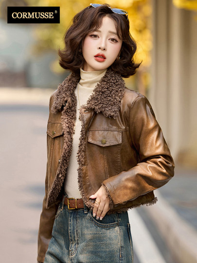 Cormusse fur one-piece short leather jacket for women 2025 winter new style plus velvet thickened retro leather jacket