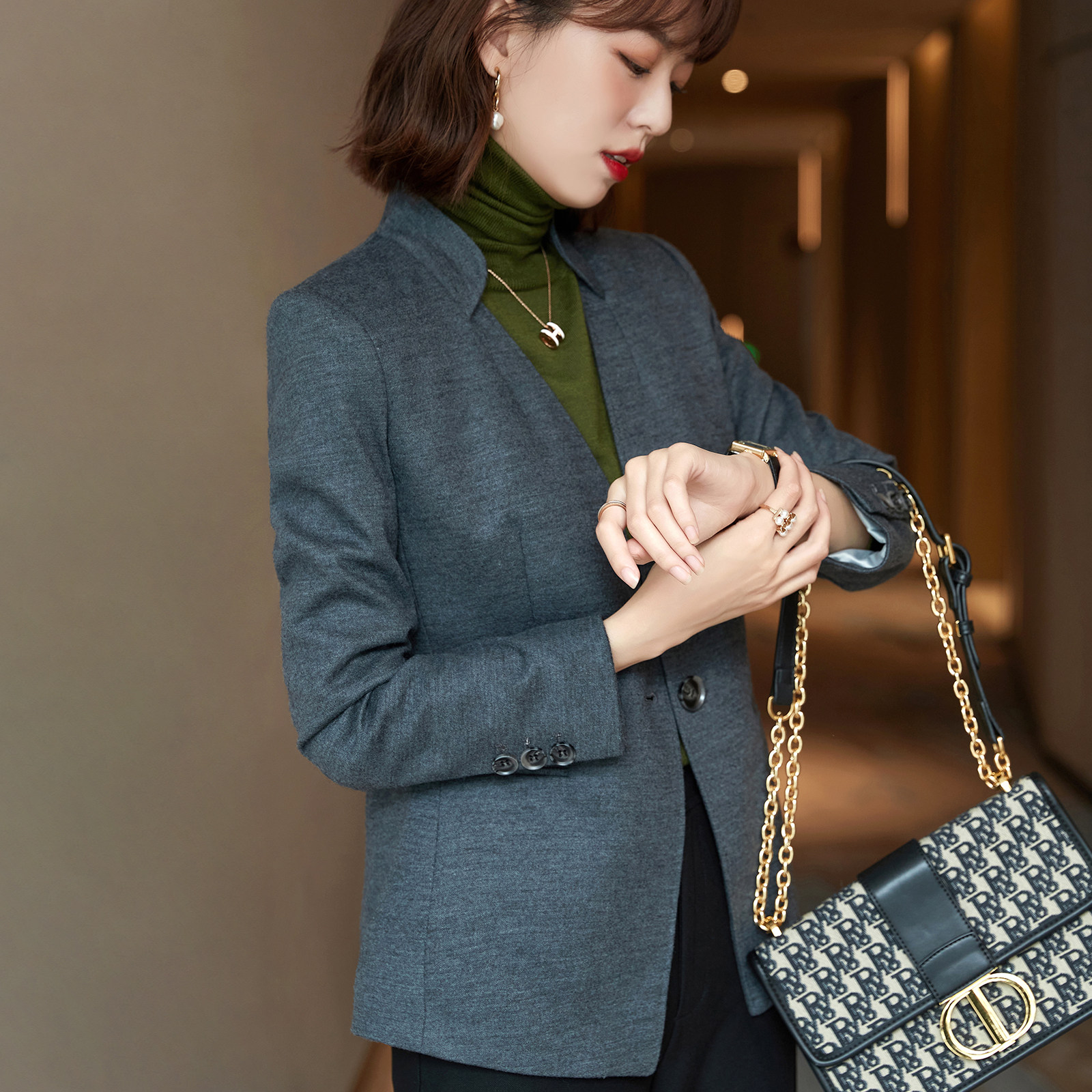 Quite sphinced with a type of sashimi, 2022 Spring autumn season new high-end temperament workplace commuter wool women's clothing