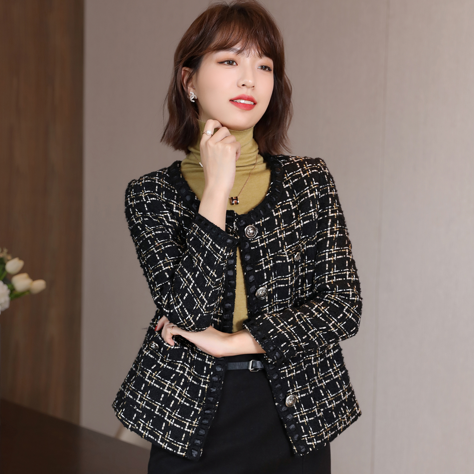 Cuddling good fit slim fit short jacket woman 2022 autumn and winter new Korean version jacket plaid woven hair blouse