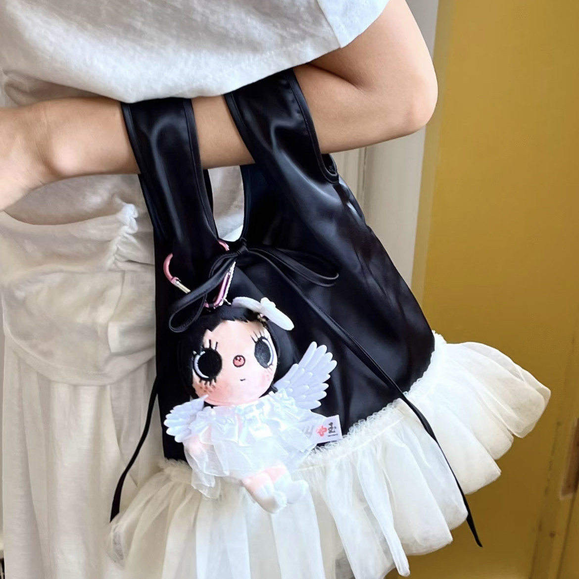 Ballet-inspired tulle skirt tote bag, creative and cute organza bow, lightweight and sheer.