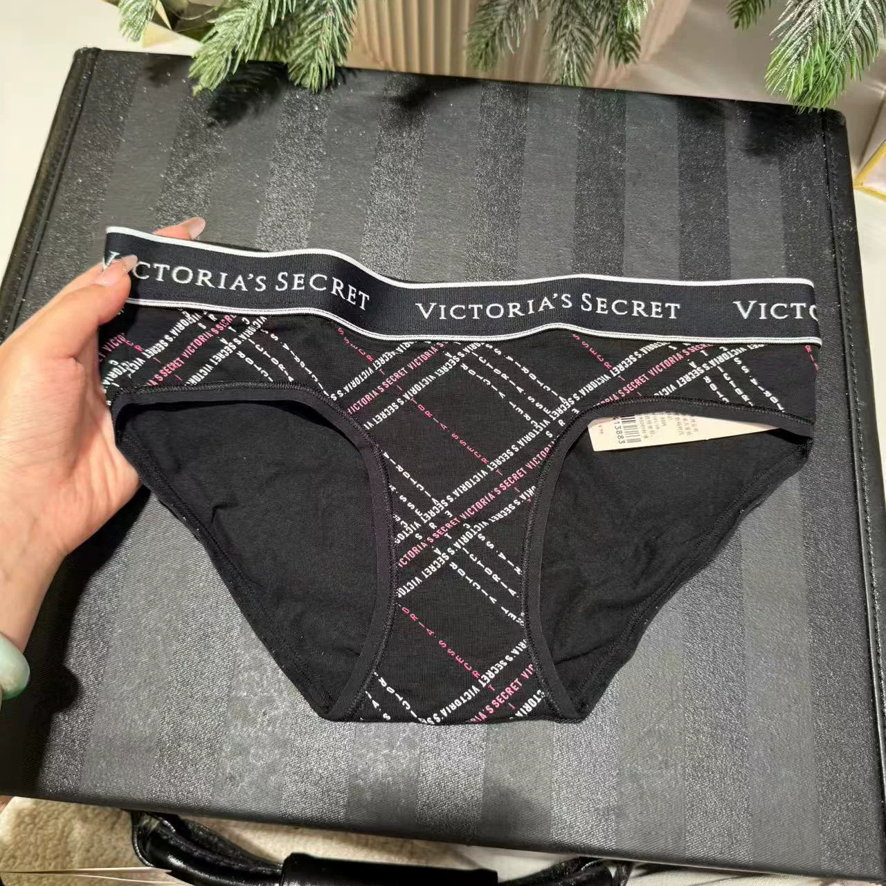 Comfortable pants, trousers, (Physicals), hip-accented