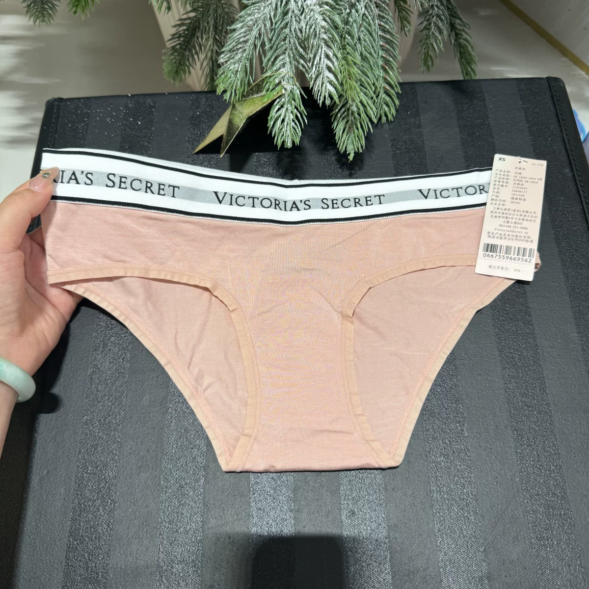 Comfortable pants, trousers, (Physicals), hip-accented