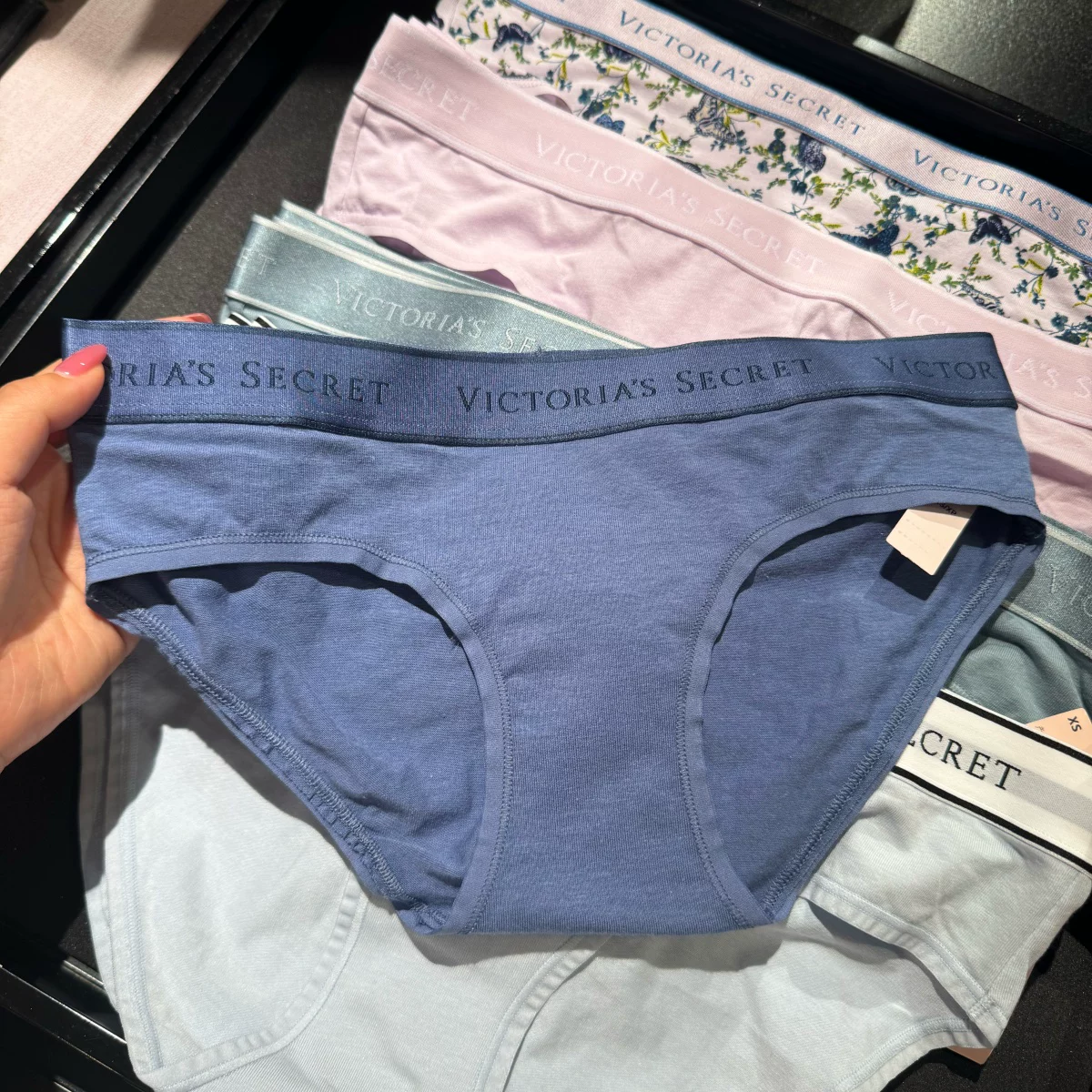Comfortable pants, trousers, (Physicals), hip-accented
