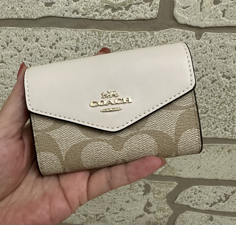 Coach Gold C Logo Color-Blocked Logo Card Holder Unisex Domestic Stock Women's Bag Snap Wallet Thick Style Coach Gold C Logo Color-Blocked Logo Card Holder Unisex Domestic Stock Women's Bag Snap Wallet Thick Style