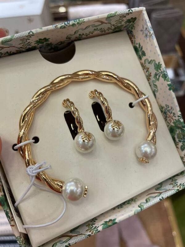 Tory Burch Pearl Bracelet and Earring Set Gift Box Valentine's Day Gift in Stock in China