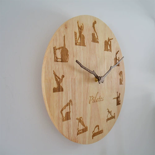 Северная гостиная дома минималистская циркулярная висящая колокольчика музей йога пилат -одиночка с твердым деревом часов