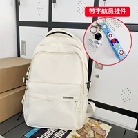 Белый двухэтажный космонавт