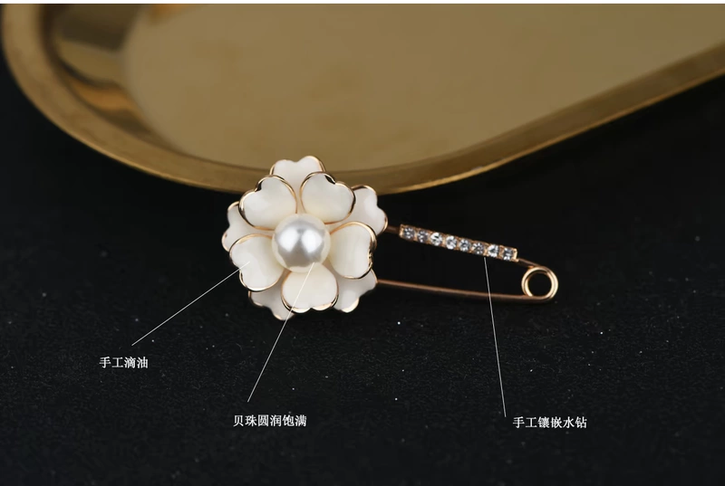 Camellia Trâm Hàn Pin nhỏ Pin khí quyển sang trọng Áo len cổ chữ V chống sáng cổ áo Pin Stud hoa cài áo đẹp