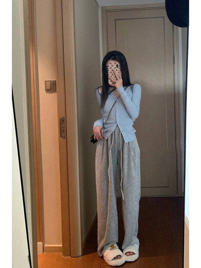 French-Style Blue V-Neck Hollow-Out Off-Shoulder Base Layer Sweater for Women, Autumn and Winter Knitwear, Slim-Fit Top