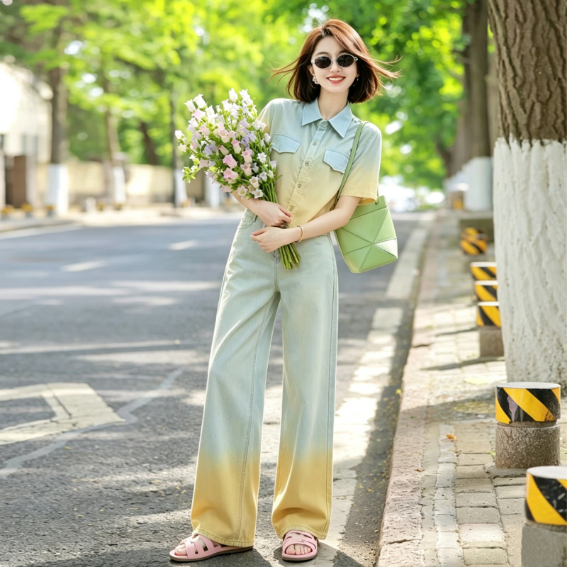 A Complete Set of Korean-Style Ootd Outfits That Look Great, Including a Gradient Shirt and Jeans Dopamine Two-Piece Set for Women in Summer
