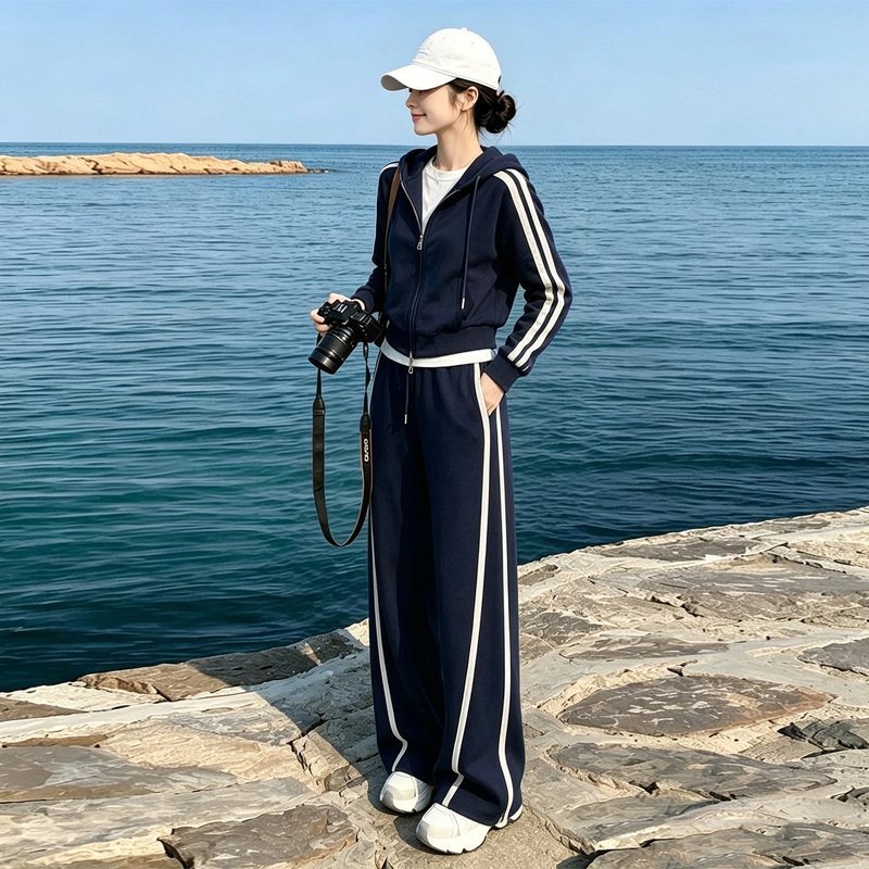 Korean Style Casual Sports Suit for Women, New Autumn Model, Age-Reducing and Slimming Cardigan Sweatshirt Jacket with Wide-Leg Pants Two-Piece Set, Trendy Korean Style Casual Sports Suit for Women, New Autumn Model, Age-Reducing and Slimming Cardigan Sweatshirt Jacket with Wide-Leg Pants Two-Piece Set, Trendy