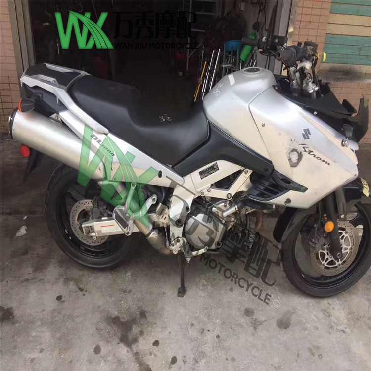 DL1000 SV1000 phía sau trung tâm phía sau lốp phía sau ngã ba rocker fender giảm xóc phía sau - Vành xe máy niềng xe dream