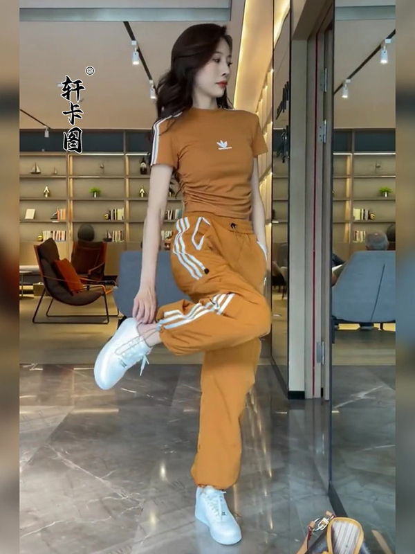 Age-Reducing Fashionable Suit for Women, Fashionable Internet Celebrity Street Slimming Look Caramel Color Casual Sports Two-Piece Set for Small People