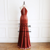Fantasy European and American simple halter neck shaved shoulder gold velvet slim slim slim slim slim fish tail beautiful back long women toast dress dinner