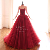 Phantom two-piece set of red bandeau simple small turtleneck long gauze sleeves inside the accordion pleated puff skirt trailing wedding dress
