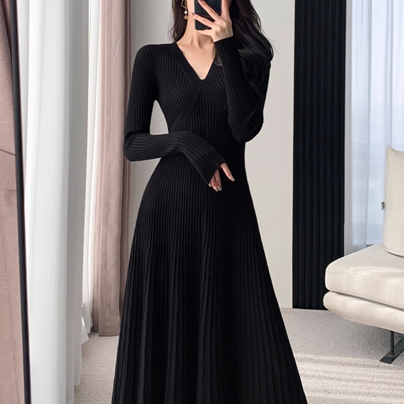High-End Black Inner Dress, Plus Size, Slimming Effect, Suitable for Wearing with a Coat, Knitted Dress for Women, Autumn and Winter