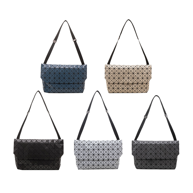 Japanese Quilted Bag 2026 New Model Single Shoulder Crossbody Rock Bag Solid Color Quilted Geometric Fashion Casual Bag Large Capacity