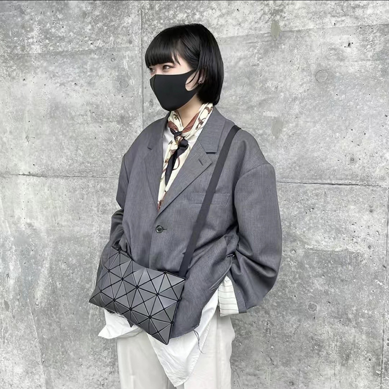 Japanese Quilted Bag Lucent Matte 3×5 Grid Matte Zipper Single Shoulder Crossbody Small Square Bag Quilted Geometric Women's Bag Japanese Quilted Bag Lucent Matte 3×5 Grid Matte Zipper Single Shoulder Crossbody Small Square Bag Quilted Geometric Women's Bag