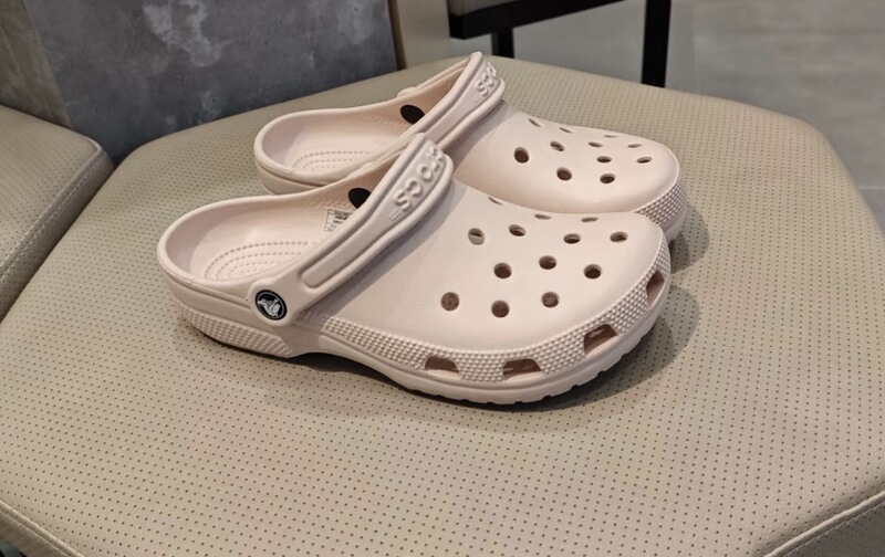 Crocs Genuine Clogs for Men and Women 2024 New Sandals Outdoor Beach Shoes 10001
