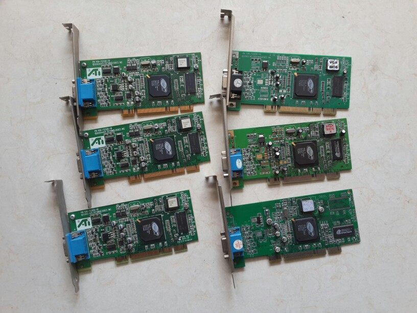 PCI graphics card 8M ATI RAGE XL can be used as a new test of the color of the drag graphics card and good delivery.