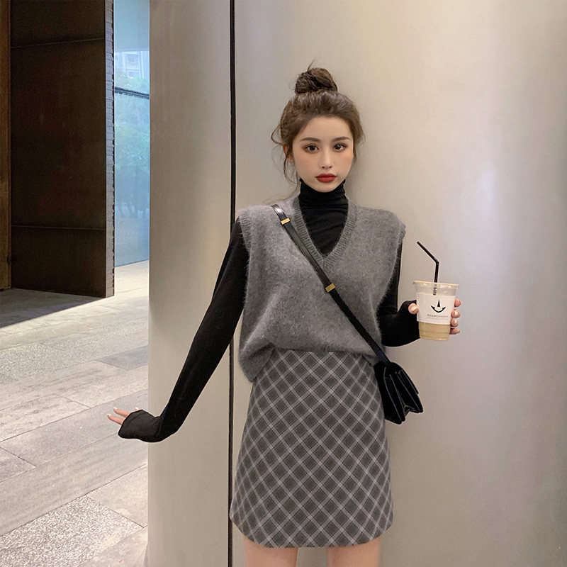 2021 Fall new women's clothing early autumn web Red Ocean Light Cooked Autumn style Temperament Knit Horse Chia Skirt Two-piece Suit