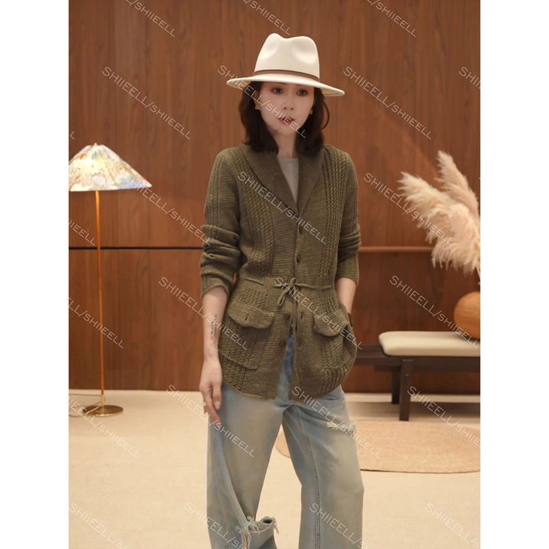 Jiaoye Shiieell【Old Money Retro】Moss Green Mixed Yarn Green Fruit Collar Waist-Cinching Knitted Loose Textured Cardigan Jiaoye Shiieell【Old Money Retro】Moss Green Mixed Yarn Green Fruit Collar Waist-Cinching Knitted Loose Textured Cardigan