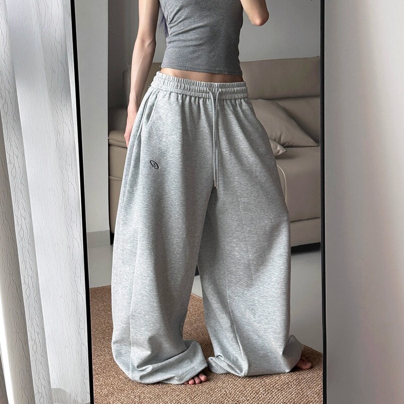 Strawberry Bear American-Style Gray Cool Pleated Street Dance Sweatpants Wide-Leg Floor-Length Casual Gray Jogger Pants for Women