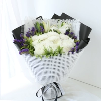 Букет из 14 белых хризантема + 2 белых ветвей лилии [черно -белый]