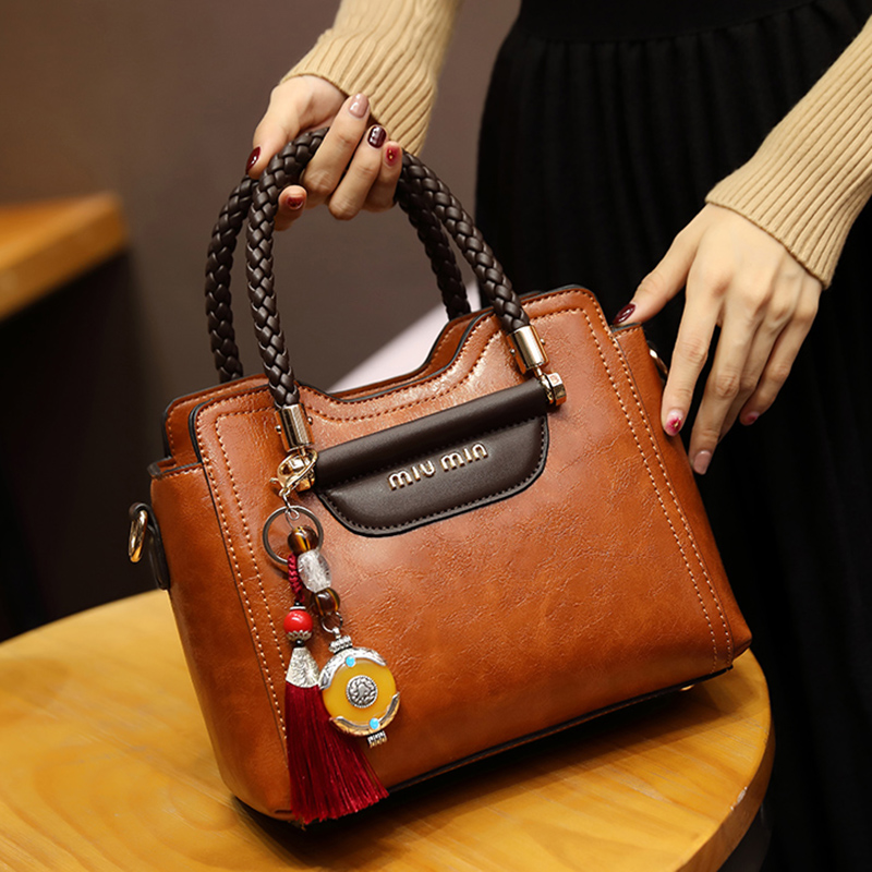 Big-name bag women's new temperament Joker leather messenger bag ladies atmosphere contrast color leather shoulder handbag tide