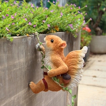 Outdoor garden basin hanging cute squirrel climbing tree pipeline balcony garden kindergarten decorative wall pending parts