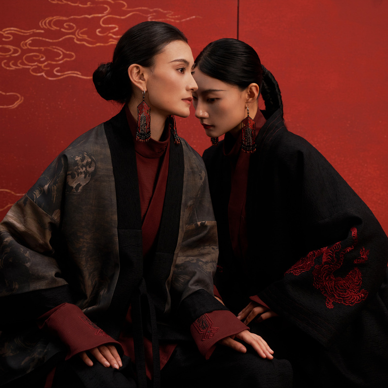 Neonpond Tianchi Secret Realm "Departure·Observing Animals" Shaped Zodiac Robe Silhouette Embroidered Reversible Jacket