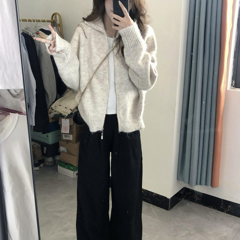 Korean-Style Autumn and Winter Knit Cardigan for Women, Soft and Short Zip-Up Sweater Coat with a High-End Feel, Suitable for Petite Figures