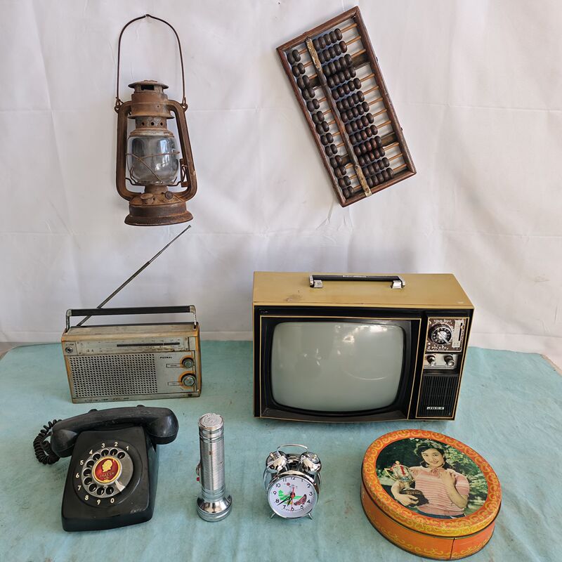 Old Objects, Retro and Nostalgic Exhibition Items, Old Televisions, Oil Lamps, Abacus, Old Furniture from the 1970S and 1980S Old Objects, Retro and Nostalgic Exhibition Items, Old Televisions, Oil Lamps, Abacus, Old Furniture from the 1970S and 1980S