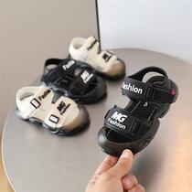 Baby Baotou sandals Summer 2-7-year-old boy bright light Anti-kick sandals Childrens beach shoes Soft bottom Walking Shoes