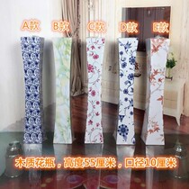 The long vase falls on the floor with a high-barrel