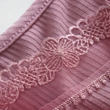 Кружевной шелковый приятный телу летний топ с чашечками, приталенный тонкий жилет, по фигуре