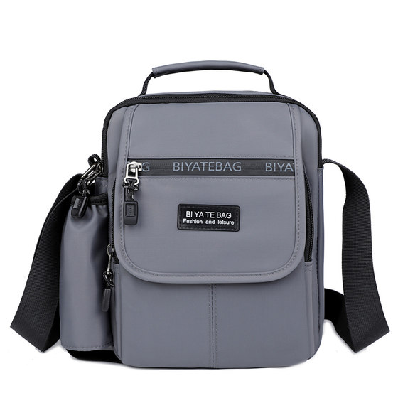 男包单肩包休闲斜挎包时尚男士包包潮男竖款运动小挎包旅游小背包