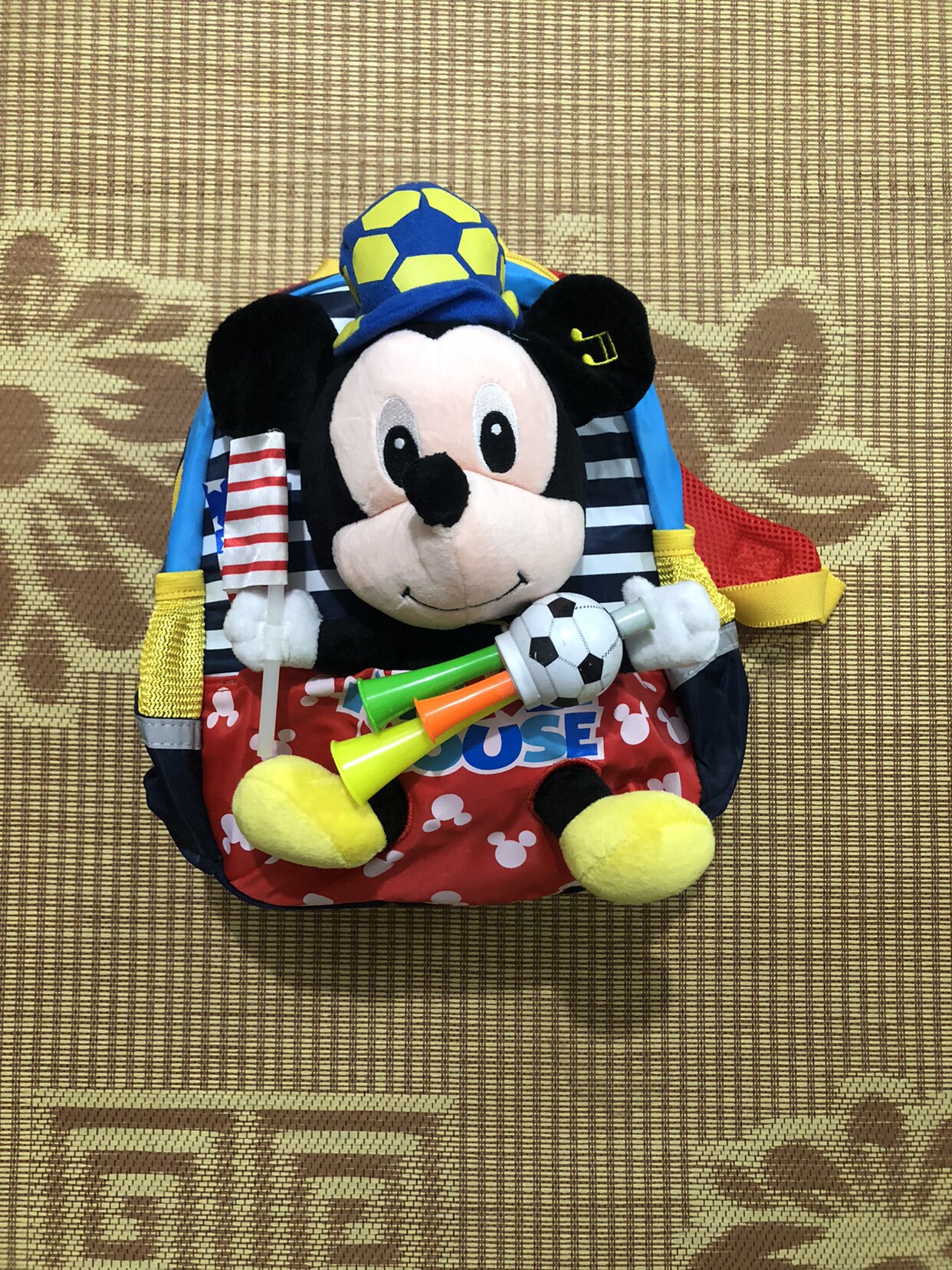 Kindergarten schoolbag cute cartoon pattern men and women Xiaobao universal light and breathable